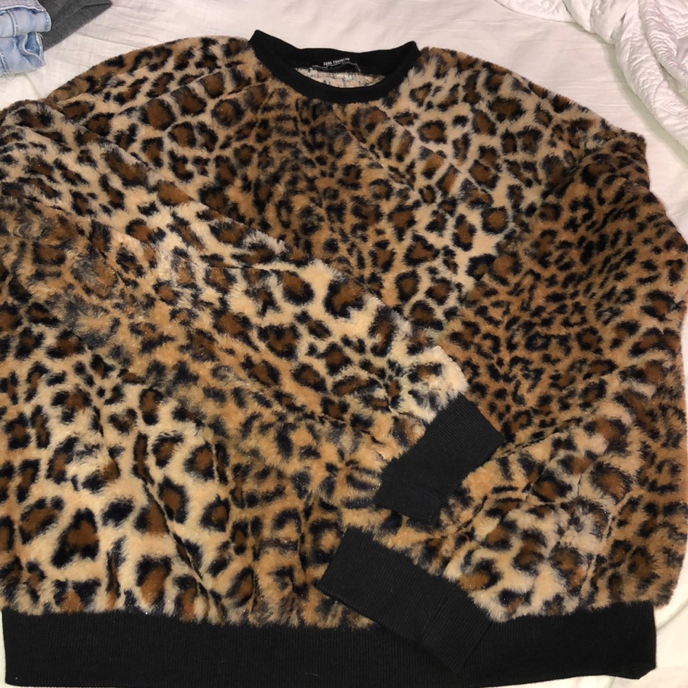 Trendy Zara cheetah crew neck !